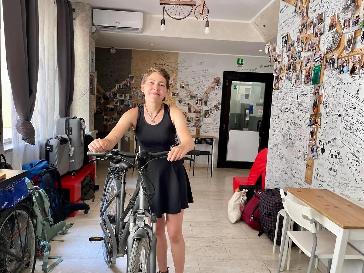 Lion University & Youth Hostel Milano Italy