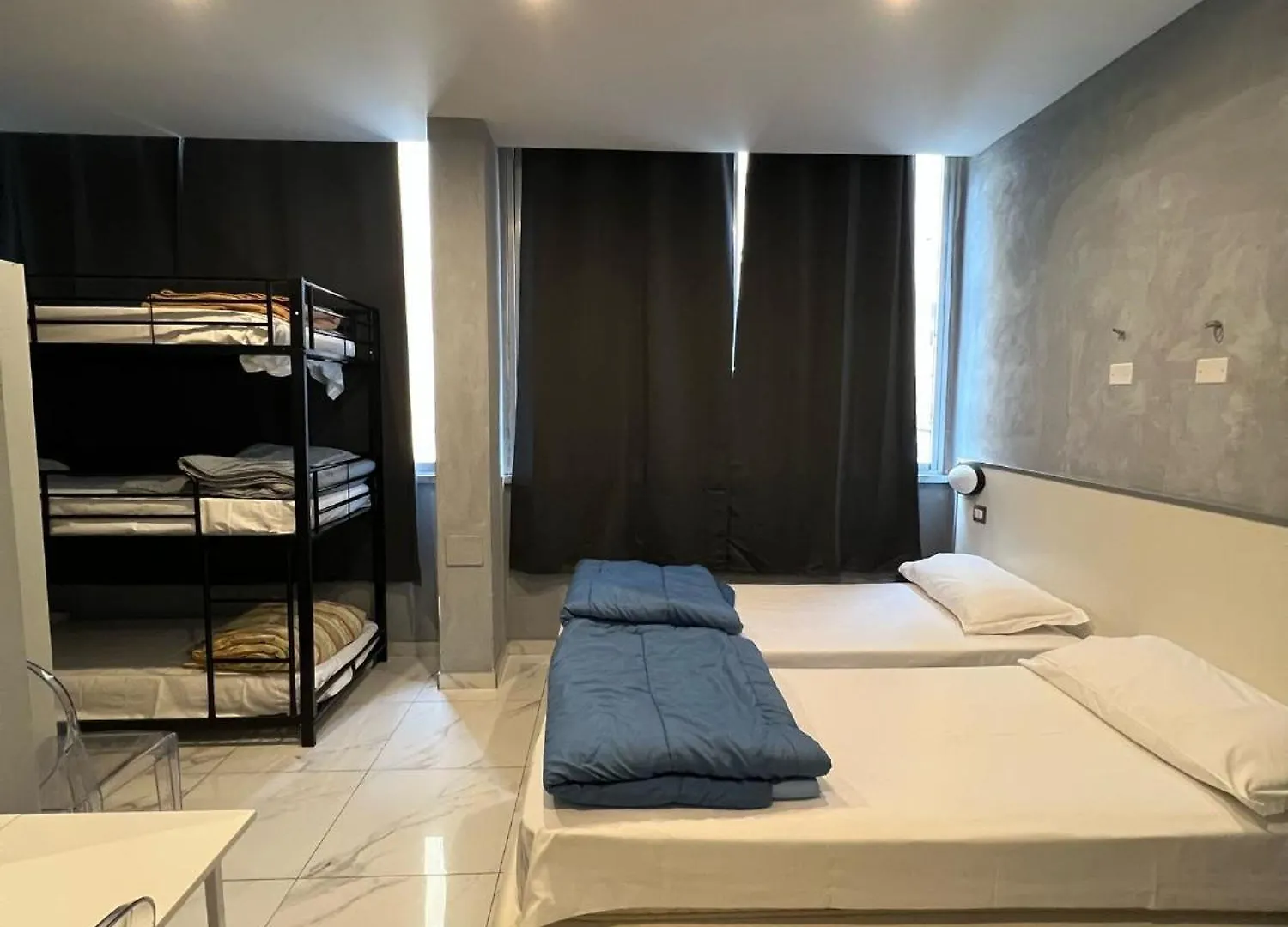 Lion University & Youth Hostel Milano Italy