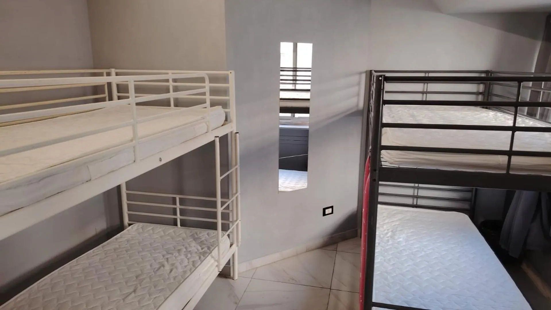 Lion University & Youth Hostel Milano  Milan
