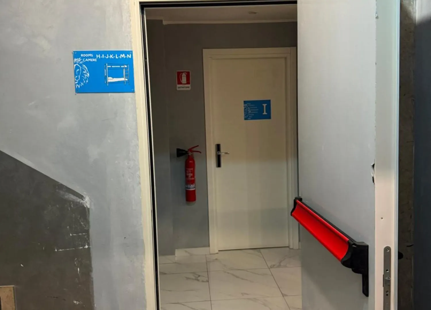 Lion University & Youth Hostel Milano 0*, Milan