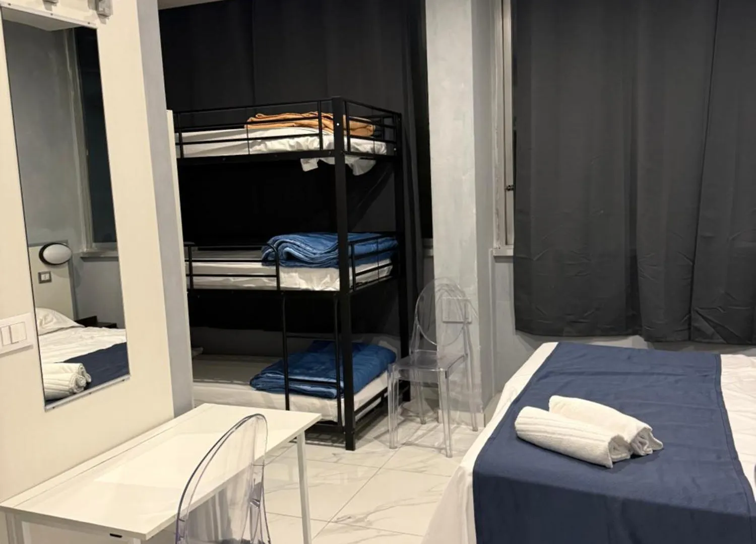 Lion University & Youth Hostel Milano Italy