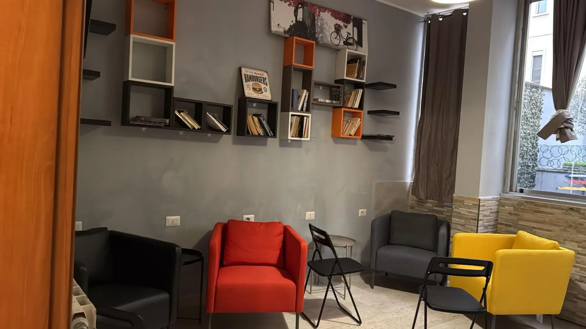 Lion University & Youth Hostel Milano 0*, Milan Italy