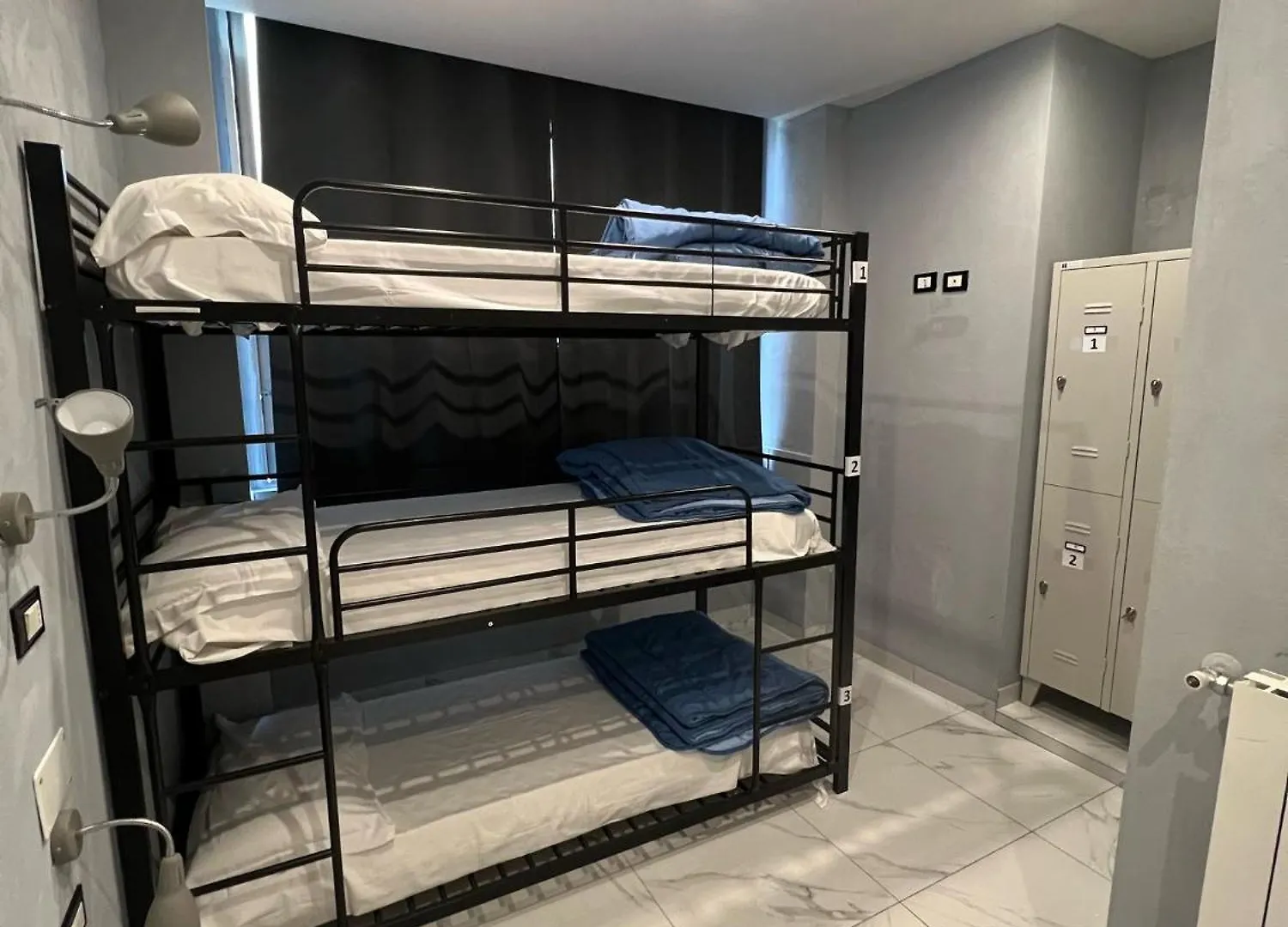 Lion University & Youth Hostel Milano 0*, Milan Italy